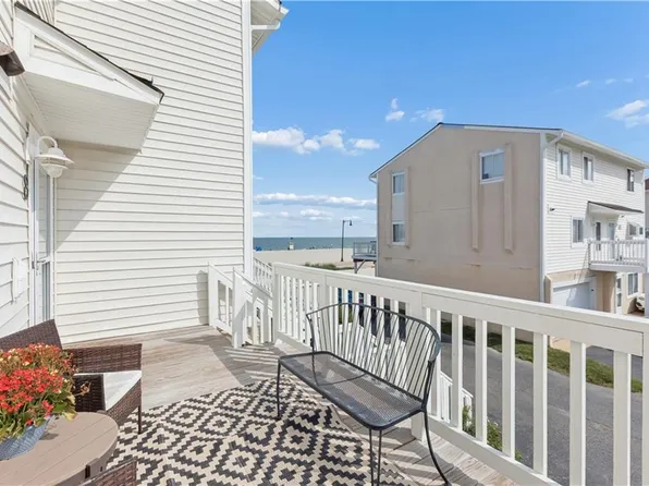 8 Cantamar Ct, Hampton, VA 23664