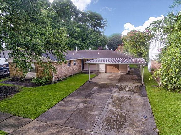 2nd image of 528 Chatsworth Dr