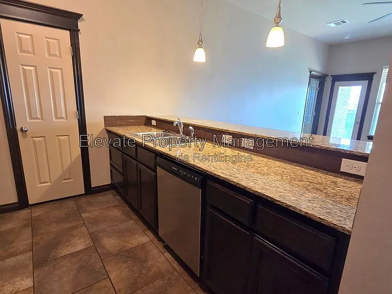 10802 NW 21st St — Photo 11