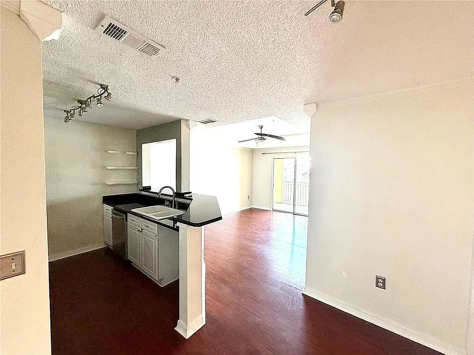 18001 Richmond Place Dr #533