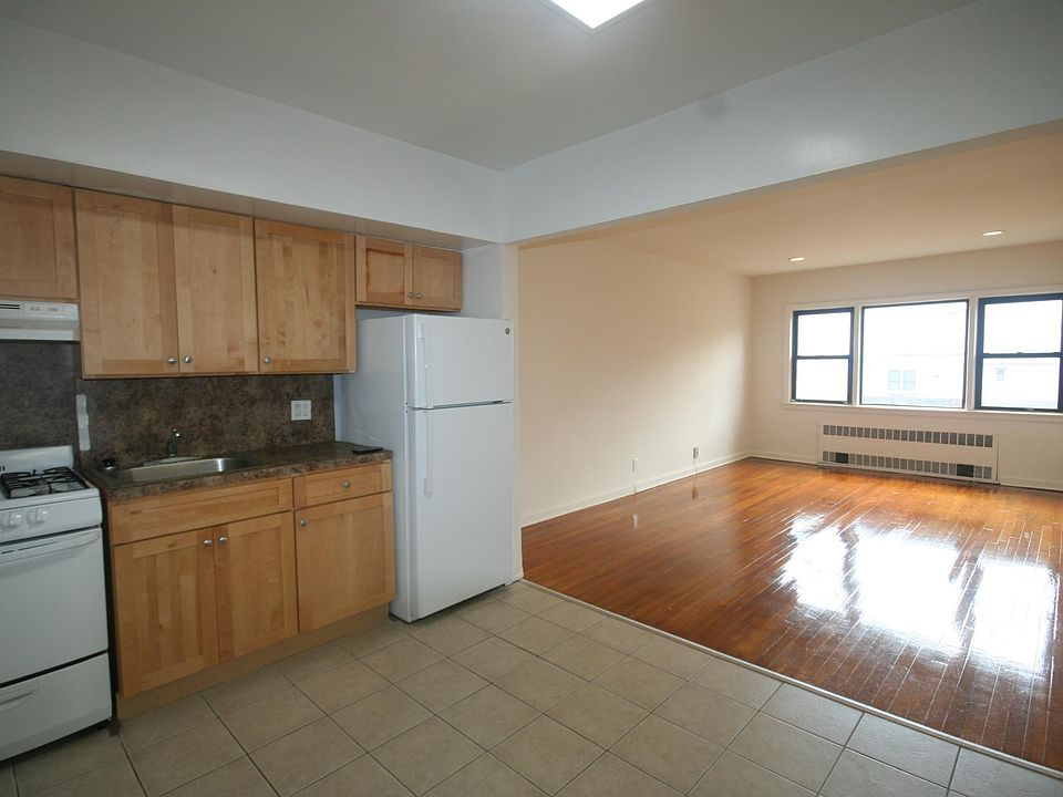 1st image of 441 W Broadway #1