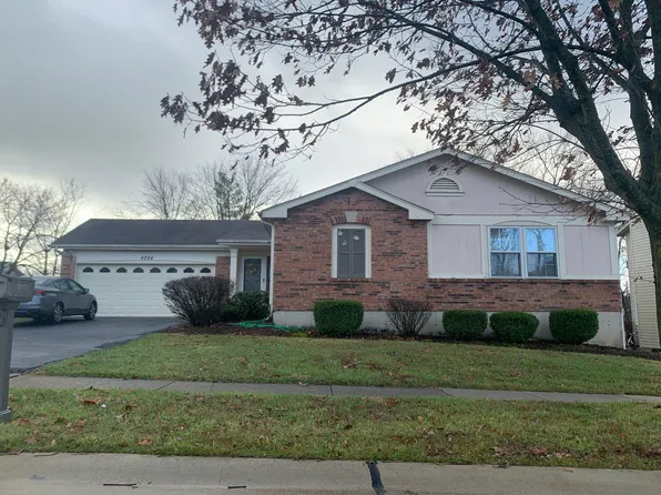 4224 River Oaks Dr, Florissant, MO 63034