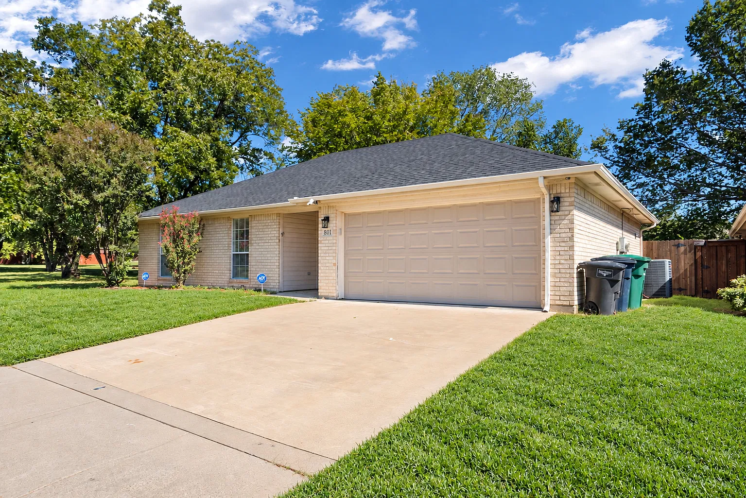 4 bed, 1592 sqft, $2,250 — Photo 3