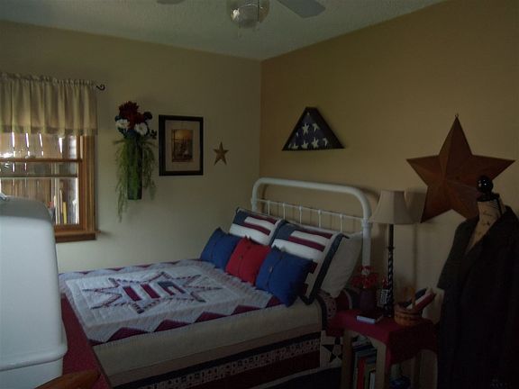 5th image of 127 Pickett Ave