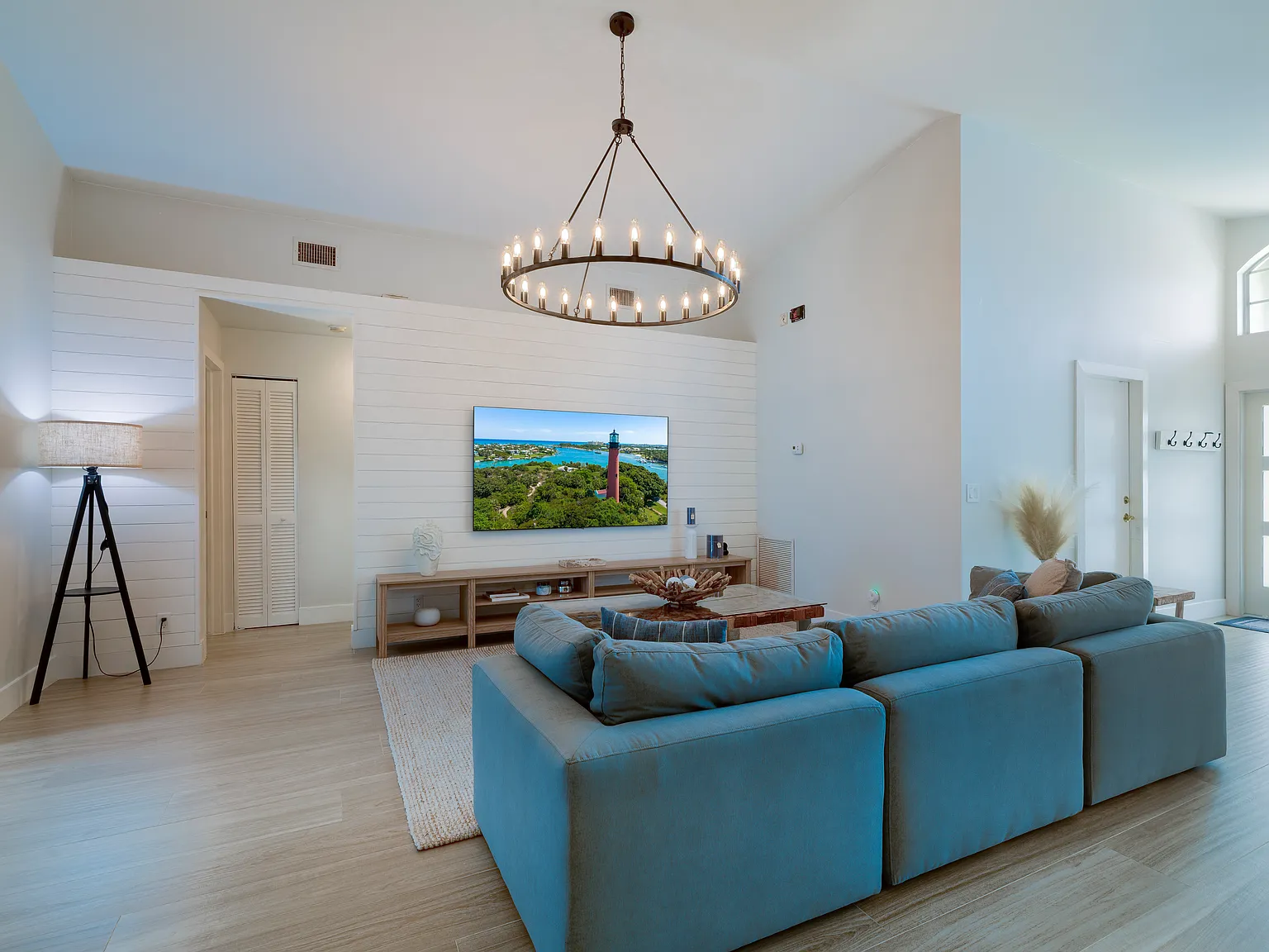 6354 Hollywood St — Photo 3