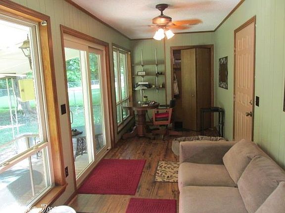 3rd image of 117 N Park Dr