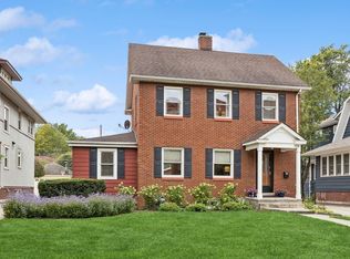 132 S Park Rd, La Grange, IL 60525