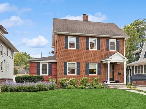 132 S Park Rd, La Grange, IL 60525