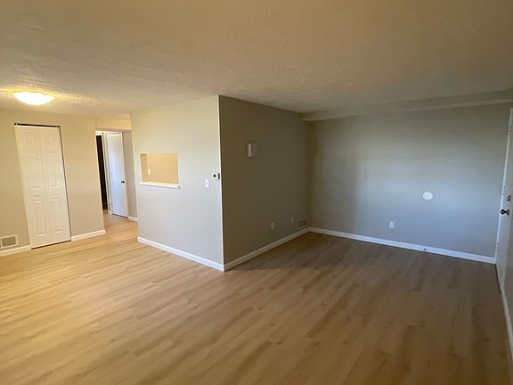 5th image of 968 Woodhollow Dr