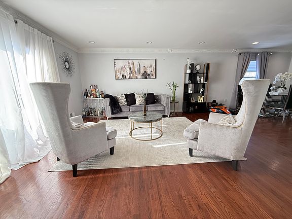 3rd image of 33 Halleck St Floor 2