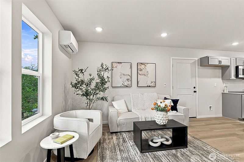 3rd image of 10514 Ninth Avenue NE