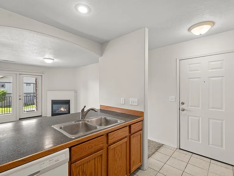 2 Bed/1 Bath in 55+ Independent Living Community — Photo 6