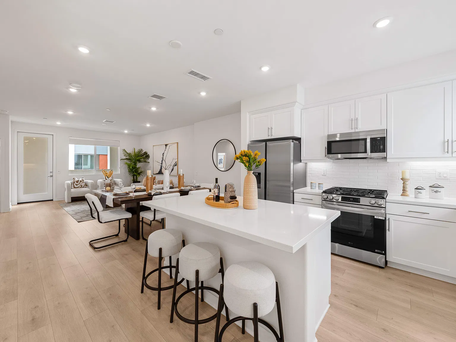 3 bed, 1869 sqft, $4,300 — Photo 1