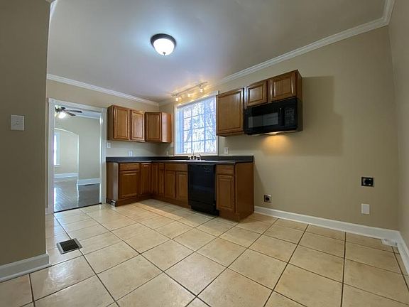 3rd image of 720 Stonewall St
