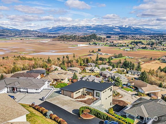 2nd image of 844 Bella Vista Lane