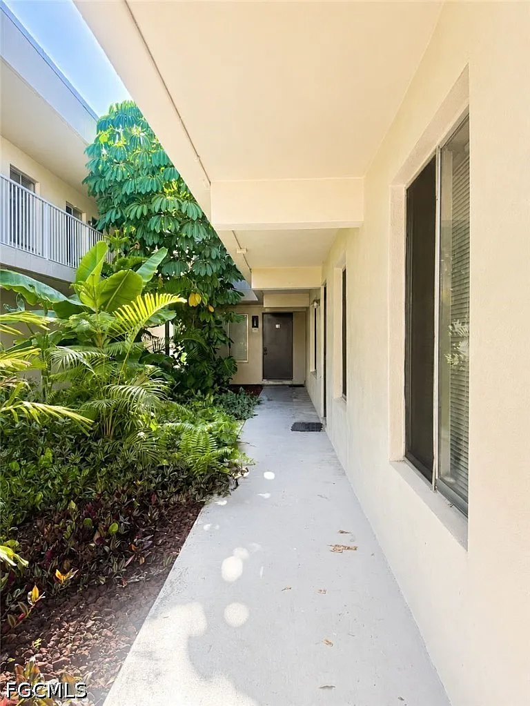 2 bed, 2.0 bath, 978 sqft, $1,350 — Photo 1