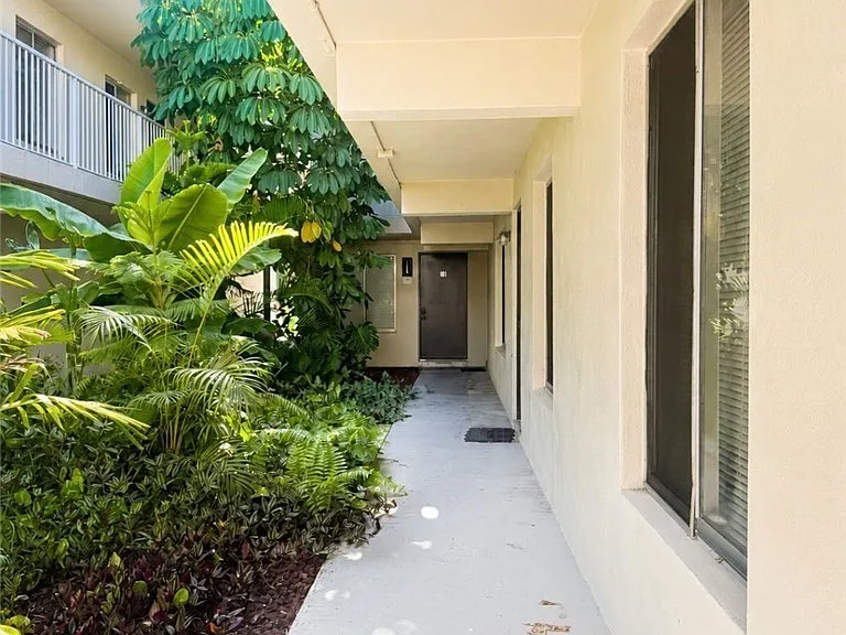 1830 Maravilla Ave #801 — Photo 1