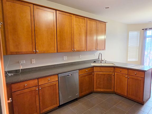 5th image of 2636 Pondview Dr