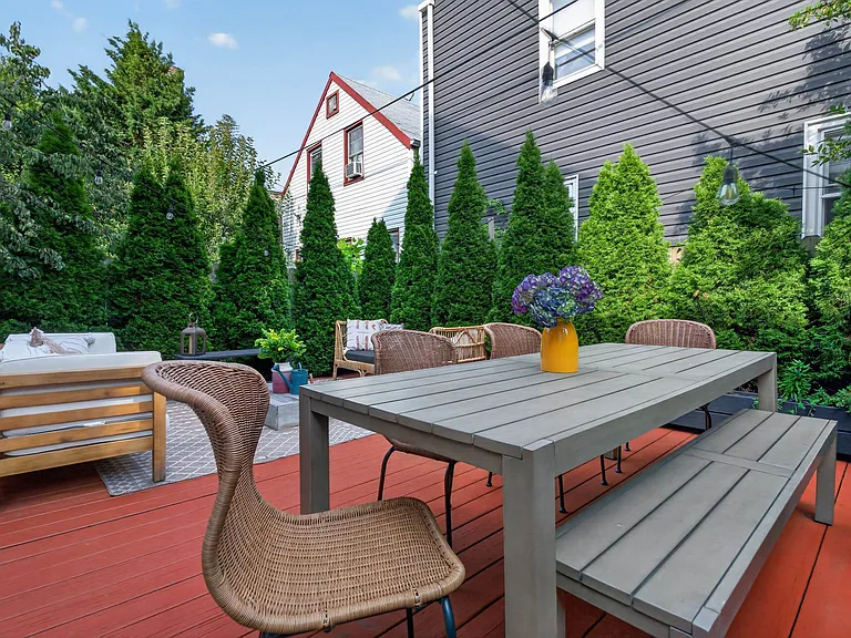 112 Webster Ave #1 — Photo 41