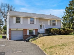 238 Colonial Dr, Warminster, PA 18974
