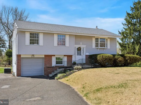 238 Colonial Dr, Warminster, PA 18974