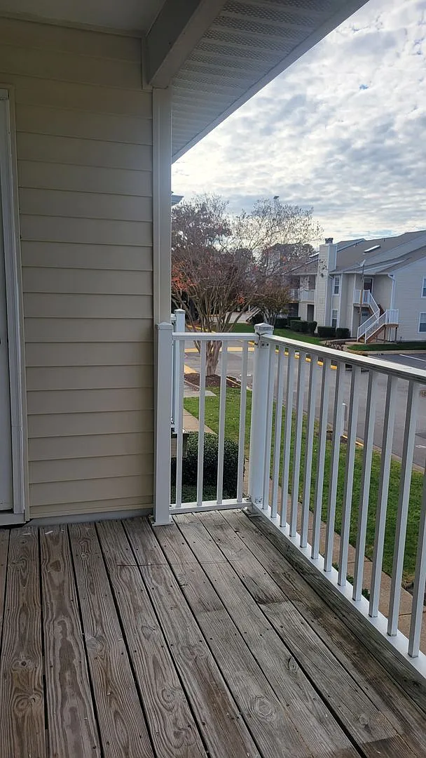 Newpointe Condo — Photo 2