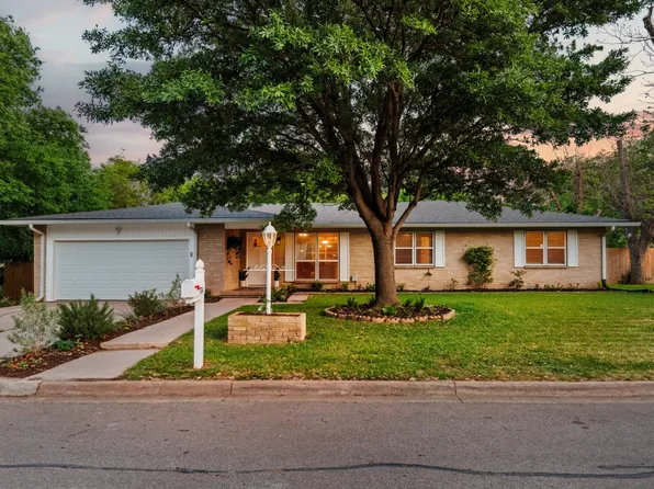 704 W Elizabeth Dr, Robinson, TX 76706