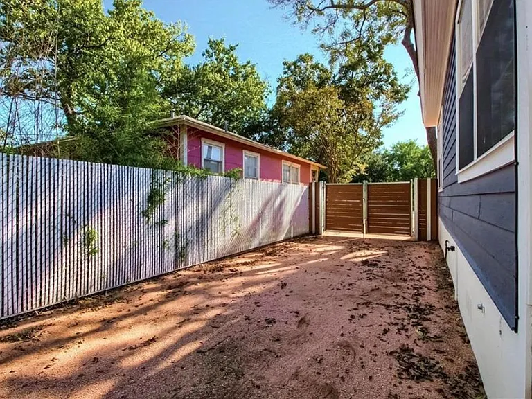 702 W North Loop Blvd — Photo 15