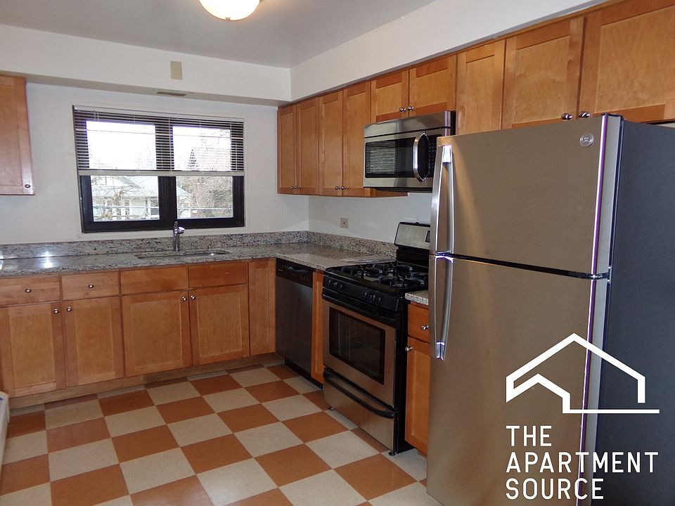 1st image of 1644 W Sherwin Ave #3C