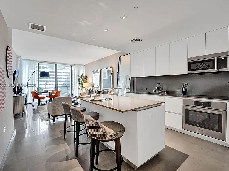 88 SW 7th St #1408 — Photo 11