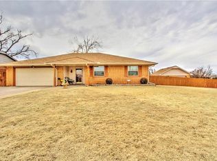 900 Oakwood Dr, Yukon, OK 73099