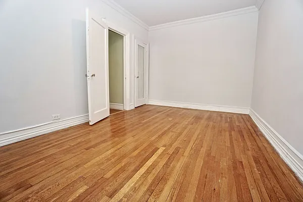 Sold by Bizzarro Agency | media 11