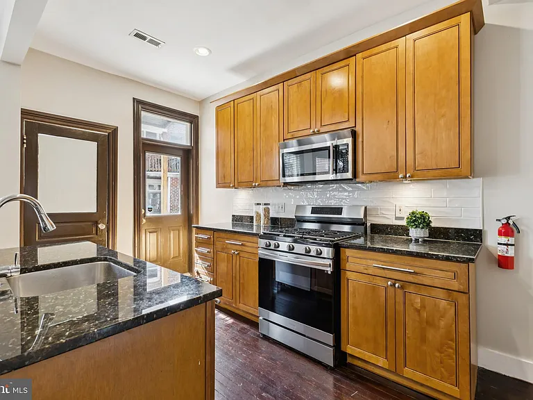 226 Rhode Island Ave NW — Photo 12