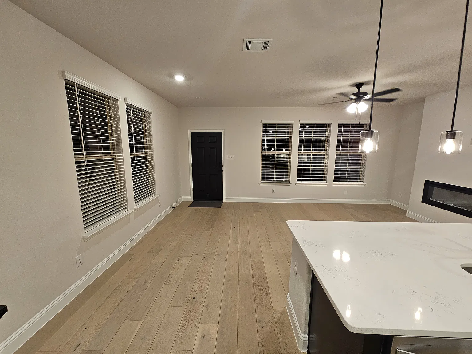 3 bed, 2.5 bath, 2098 sqft, $3,200 — Photo 4