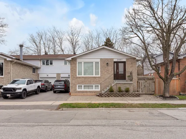 2087 Marine Dr, Oakville, ON L6L 1B8