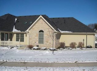 1451 Meadow Wood Dr, Lancaster, OH 43130