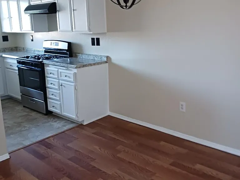 628 S Santa Fe St #7 — Photo 2