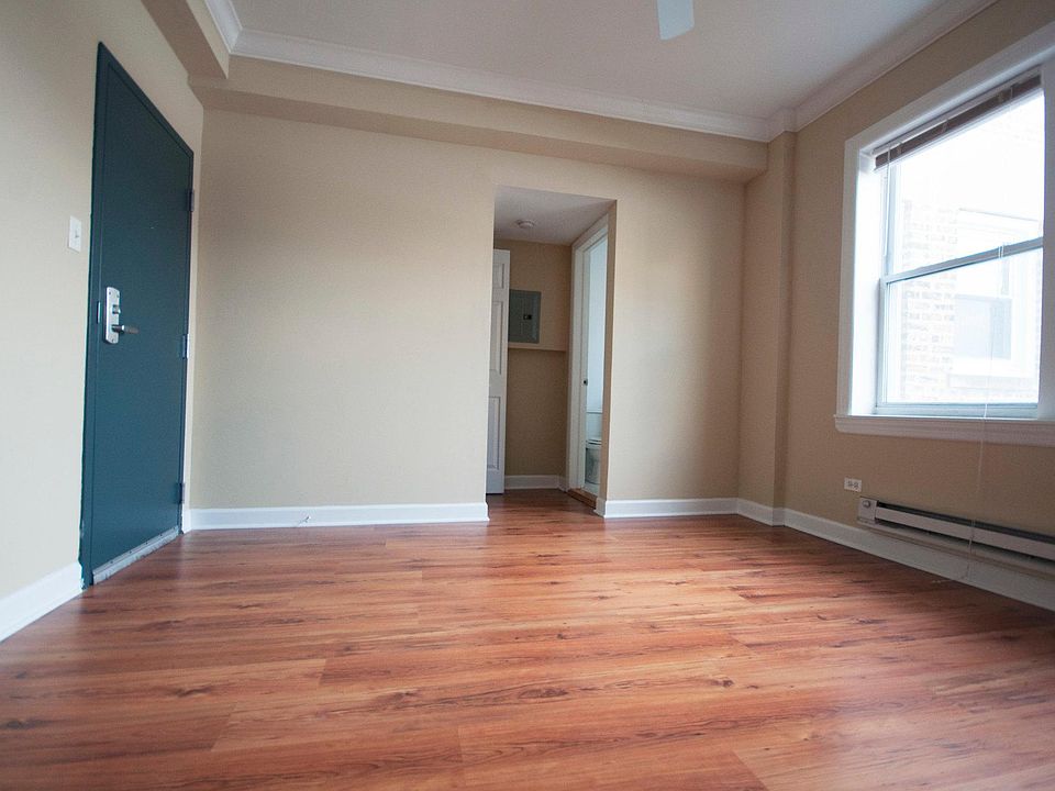 2nd image of 1137 W Pratt Blvd #807