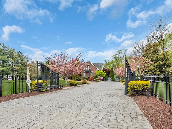 4th image of 176 Oakland Mills Road