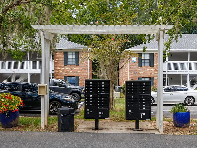 Tanager Apartments — Photo 14