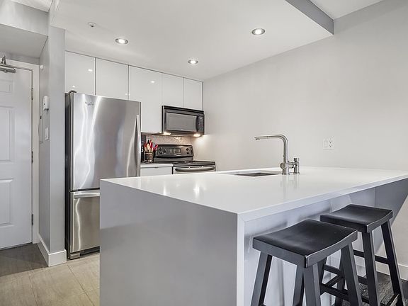 4th image of 1007-811 Helmcken St #1007