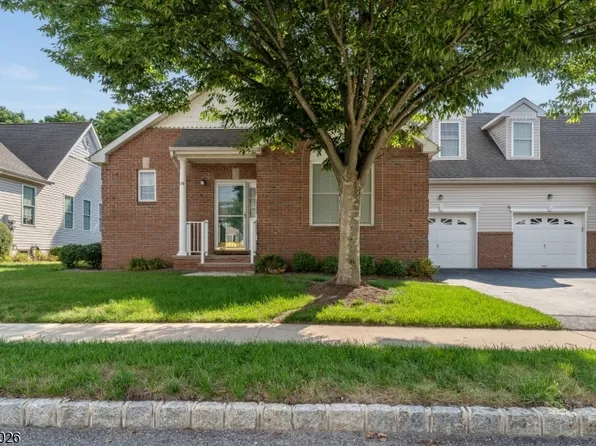 26 Indian Plantation St, Raritan Twp., NJ 08822