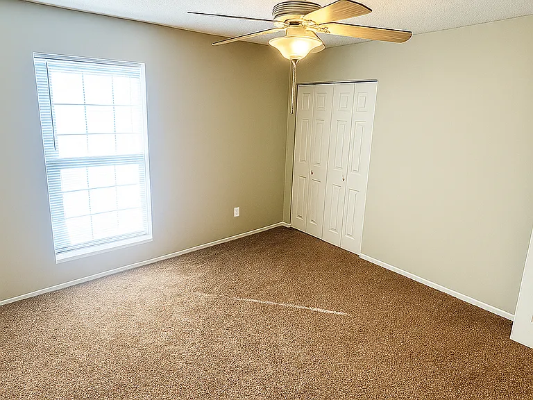 100 Regency at Clemson — Photo 19
