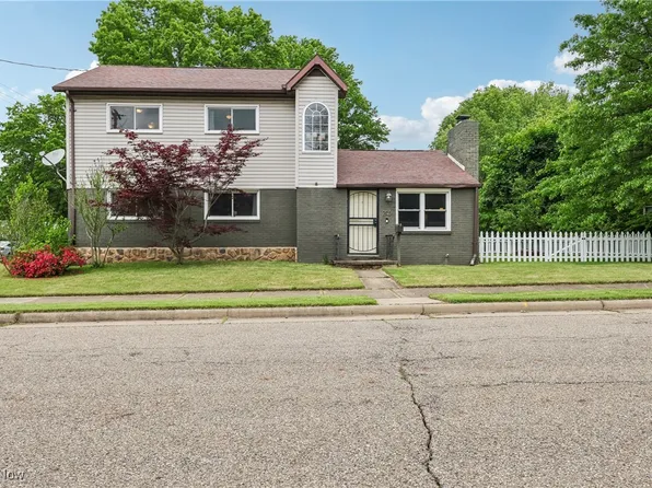 205 9th St NE, North Canton, OH 44720