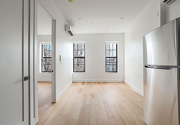 3rd image of 1116 Putnam Ave APT 3