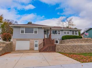 505 Prospect Rd, Waunakee, WI 53597