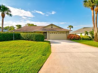 385 10th St SW, Vero Beach, FL 32962
