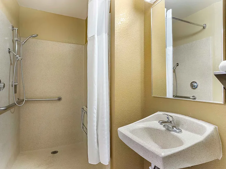 Studio Suite - 1 Queen Bed
