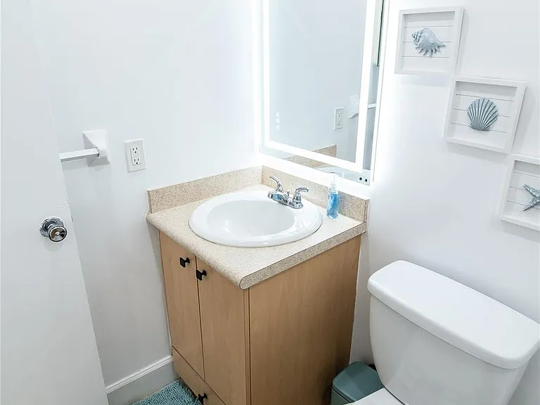 3230 NE 13th St #203 — Photo 9