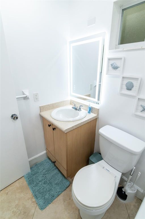 3230 NE 13th St APT 203, photo 9